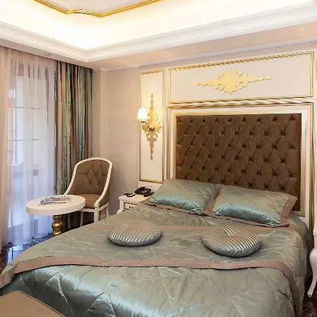 Flora Hotel 4*