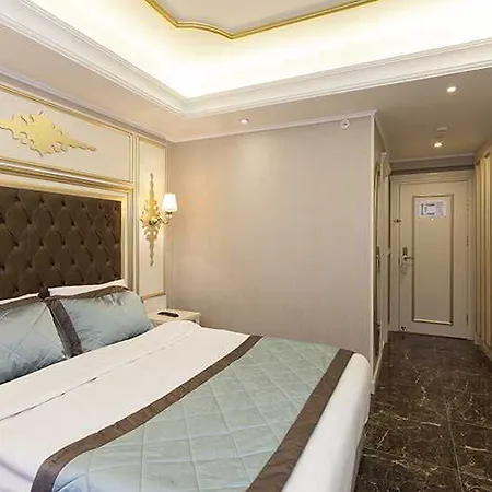 Flora Hotel 4*
