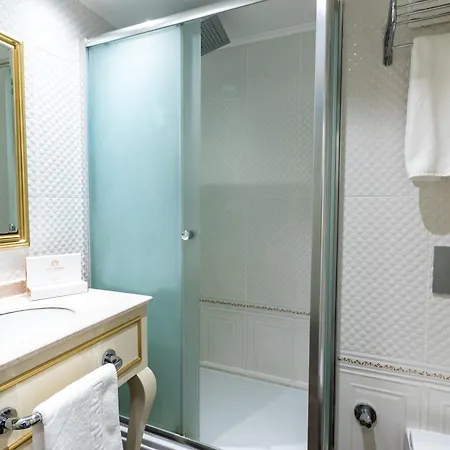 Flora Hotel 4*