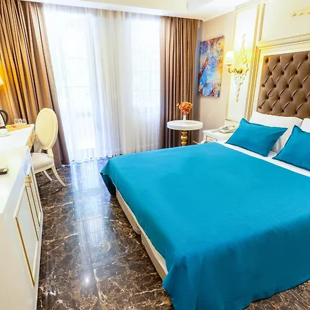 Flora Hotel 4*